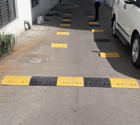 Rubber Road Hump Speed Breaker for 